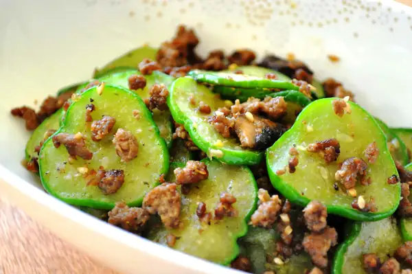 Stir-fried cucumbers (오이나물 oyi namul)